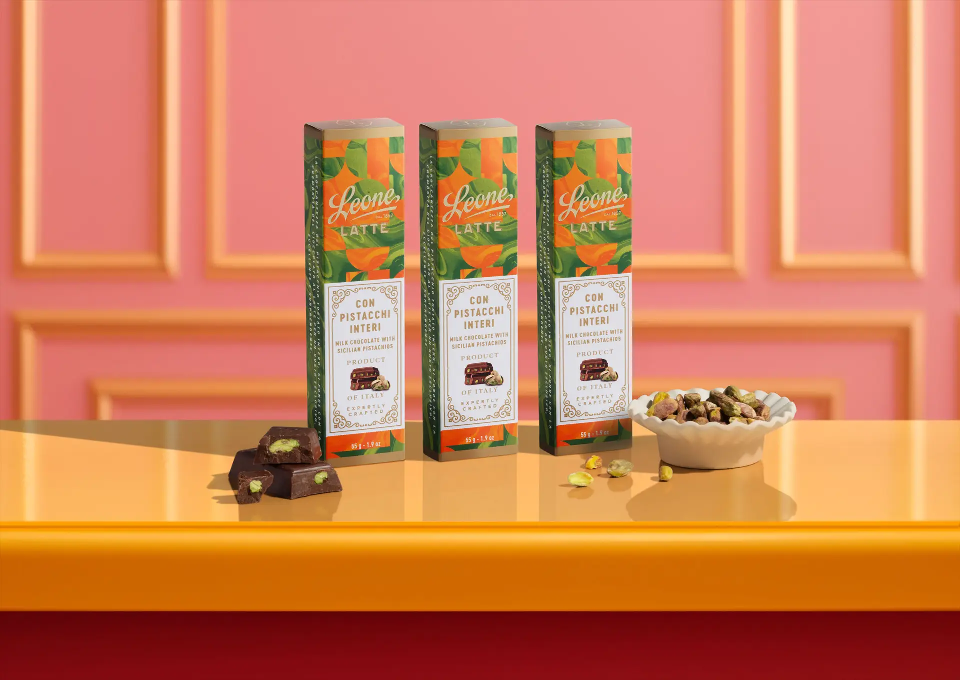 Piena šokolāde ar pistāciju riekstiem (Leone, Itālija) 55 g
